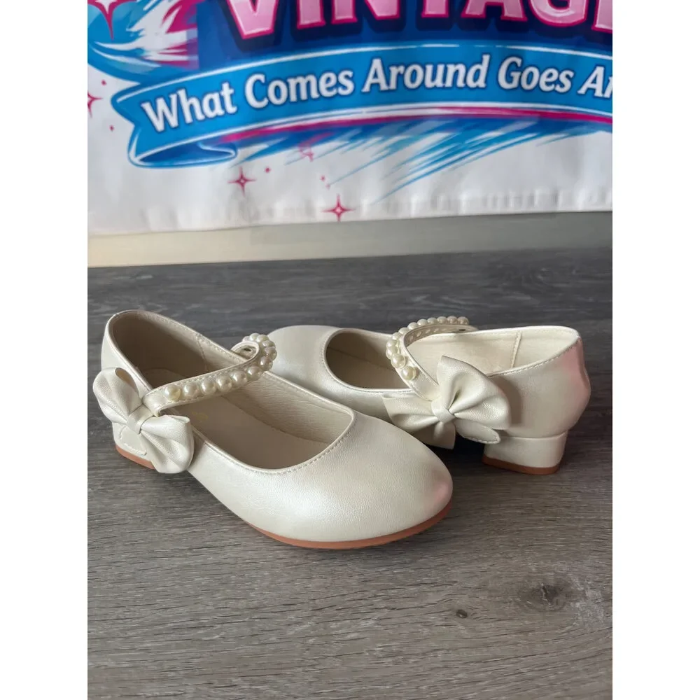 White Heels With Bow (Size 3.5)